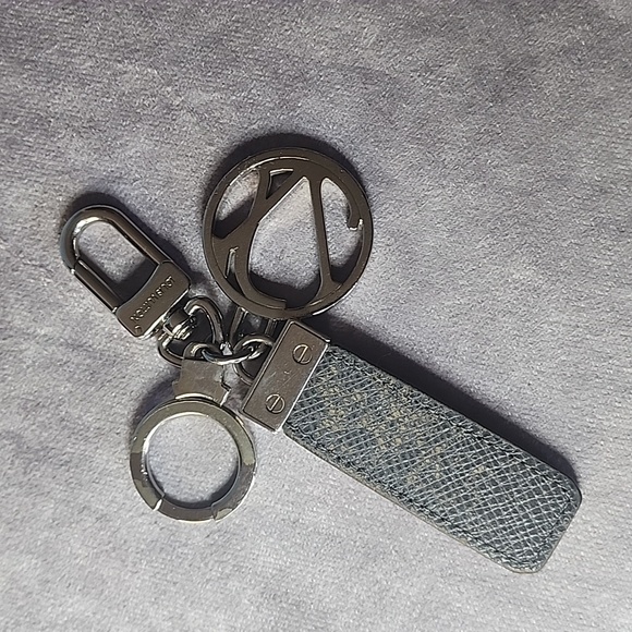 Louis Vuitton Gray Silver Leather Palladium Logo Keychain Bag Charm Accessory - Picture 5 of 7